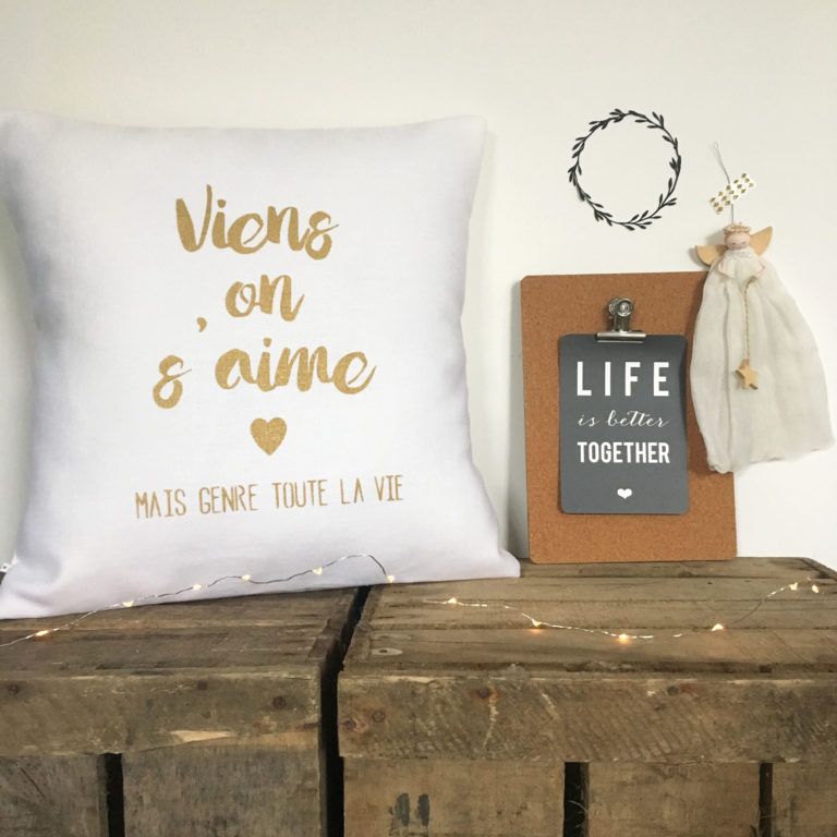 Et Si On S Aimait Genre Toute La Vie Coussin OR "Viens on s'aime mais genre toute la vie" 40x40cm - Affaires