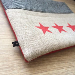 Pochette 3 étoiles rouge