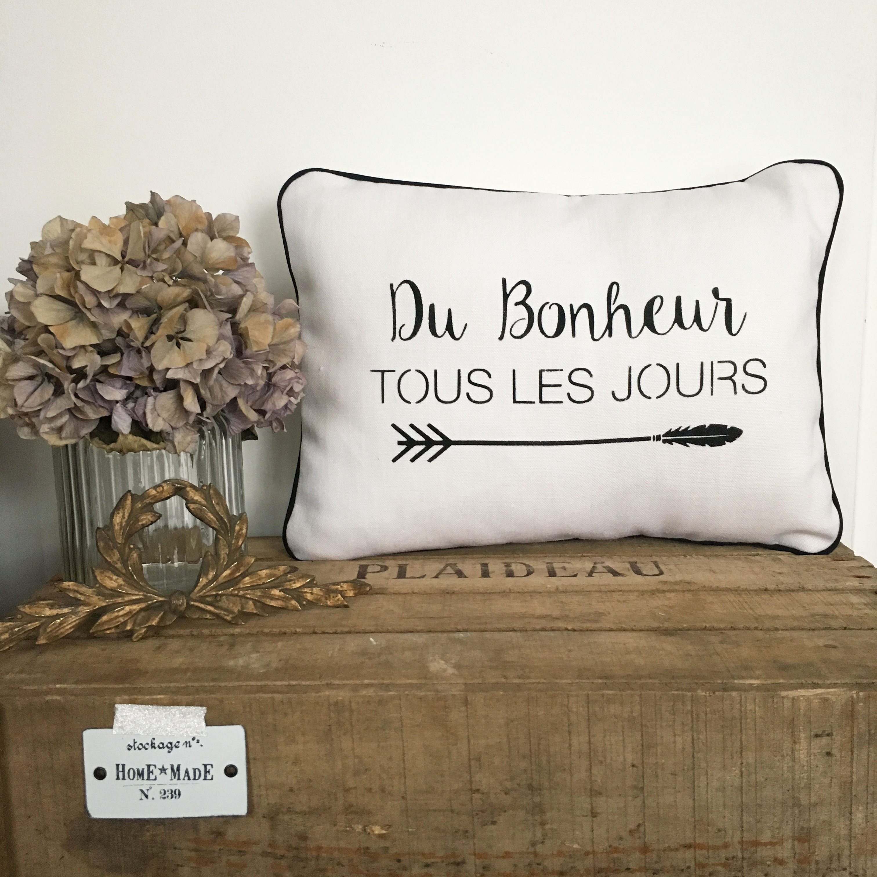 Coussin lin blanc Du bonheur tous les jours Or