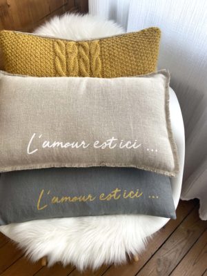 Coussin "L'amour est ici..."